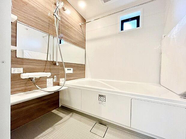 【浴室】落ち着いた雰囲気でゆっくりお寛ぎいただけるバスルーム