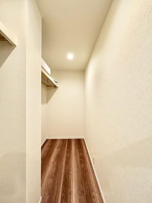 【ウォークインクローゼット】ウォークインクローゼットの活用で生活空間スッキリ