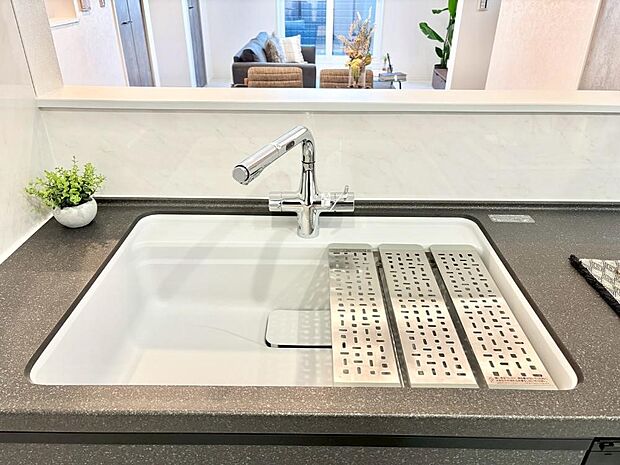 【蛇口一体型浄水器】浄水器一体型のキッチンで洗い物用・料理用と切り替え簡単！