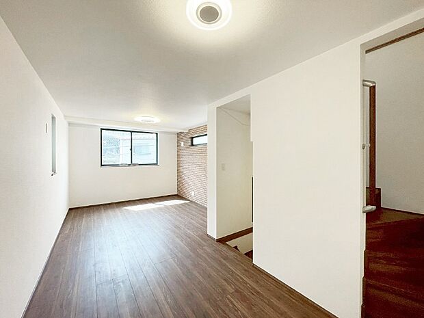 【リビングダイニング】快適な床暖房付き。自然とご家族が集まり団らんを満喫できます