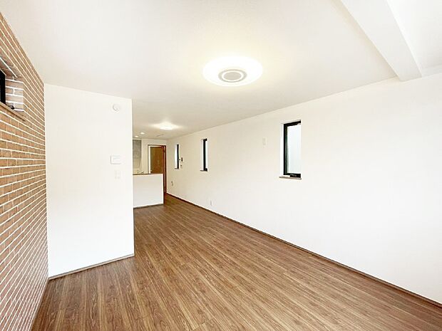 【ダイニング】家族の笑顔が自然と生まれてくる、そんな雰囲気のダイニングに仕上がっています。