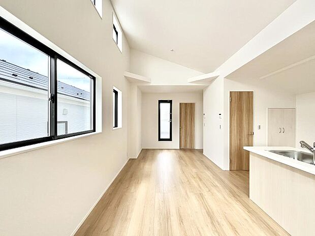 【ダイニング】家族が自然と集まる憩いのスペースになりそう