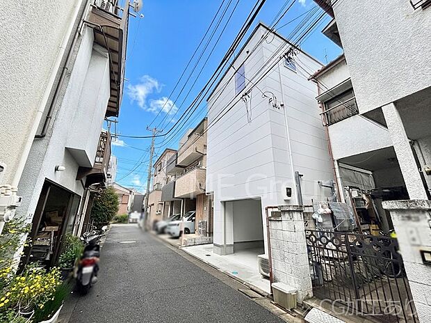 【前面道路含む現地写真】前面道路はきちんと整備されています  