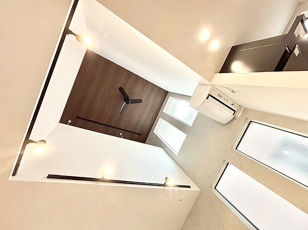 【吹き抜け】明るい日差しが差し込む吹き抜け設計