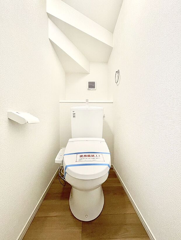 【トイレ】トイレは1階と2階それぞれに配置されていてとても便利です。
