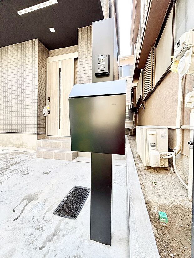 【その他現地】シンプルなデザインのポスト