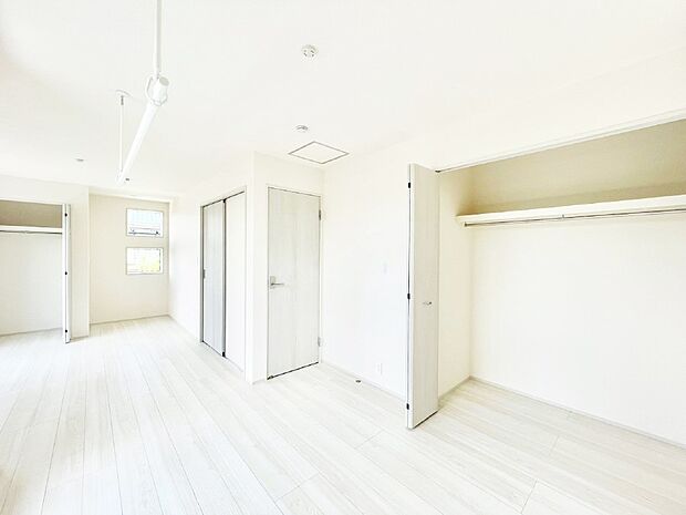 【子供部屋】ドア&クローゼット2ヵ所付きなので2部屋に分けて利用可