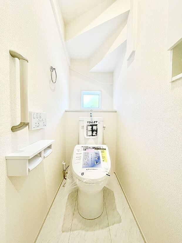【トイレ】トイレは温水洗浄機能付き