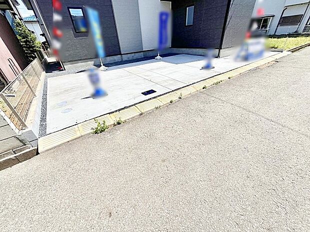 【駐車場】駐車3台可能！急なお客様の駐車に。また、ご家族の自転車スペースとしても大活躍。