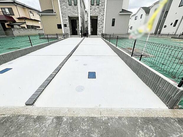 【駐車場】駐車2台可能！急なお客様の駐車に。また、ご家族の自転車スペースとしても大活躍。