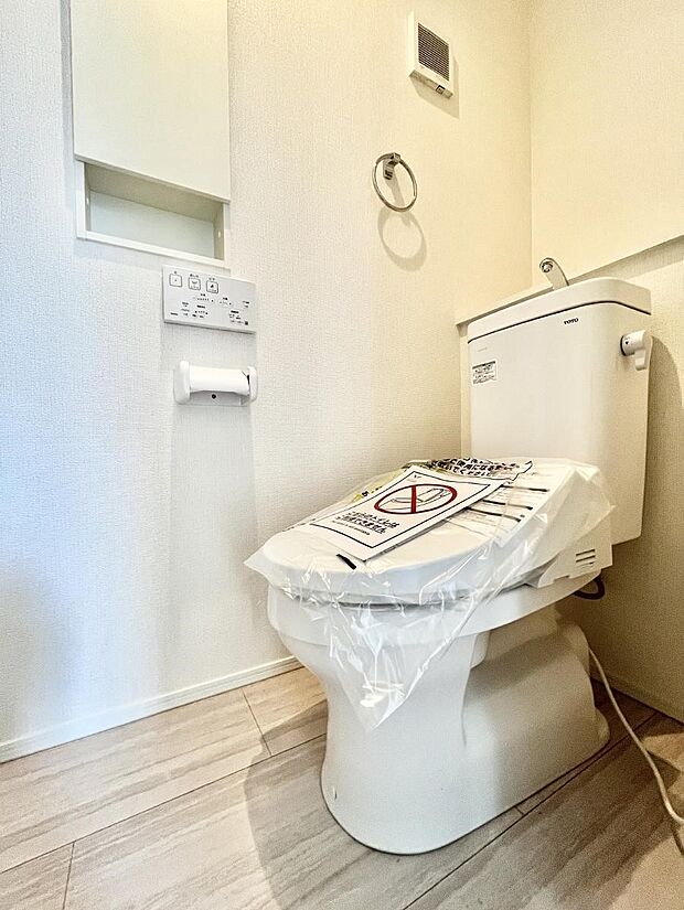 【トイレ】トイレは温水洗浄機能付き