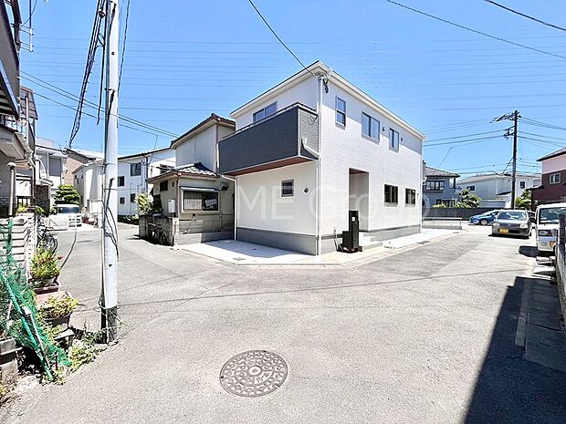 【前面道路含む現地写真】前面道路はきちんと整備されています  