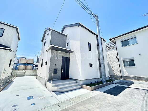 【現地外観写真】たっぷりの陽光と心地よい風が舞い込む住まい