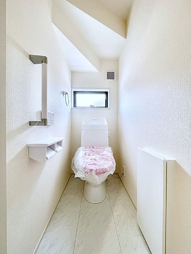【トイレ】トイレは温水洗浄機能付き