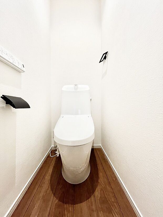 【トイレ】トイレは温水洗浄機能付き