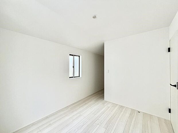 【寝室】収納が充実しているので居住スペースを広々使えます
