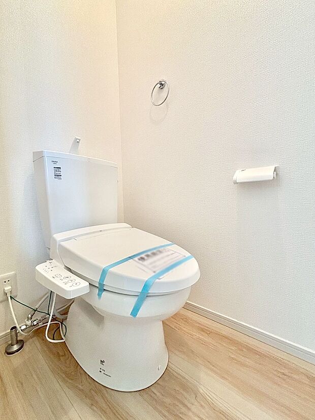 【トイレ】トイレは1階と2階それぞれに配置されていてとても便利です。