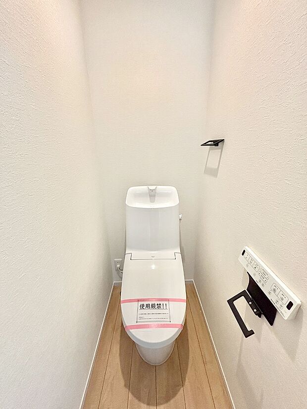 【トイレ】トイレは1階と2階それぞれに配置されていてとても便利です。