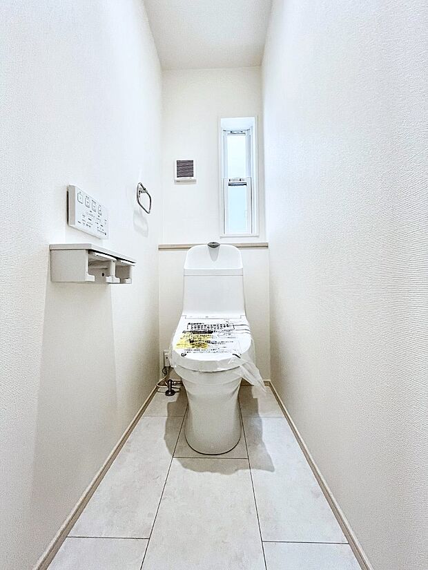 【トイレ】ウォシュレット付きトイレが1階と2階それぞれに配置されていてとても便利です。