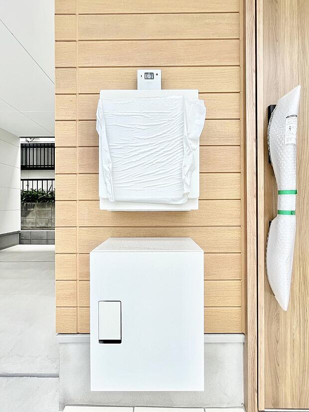 【その他現地】荷物の受け取りが多い方も安心!不在時にも荷物が受け取れる宅配BOX付きです。