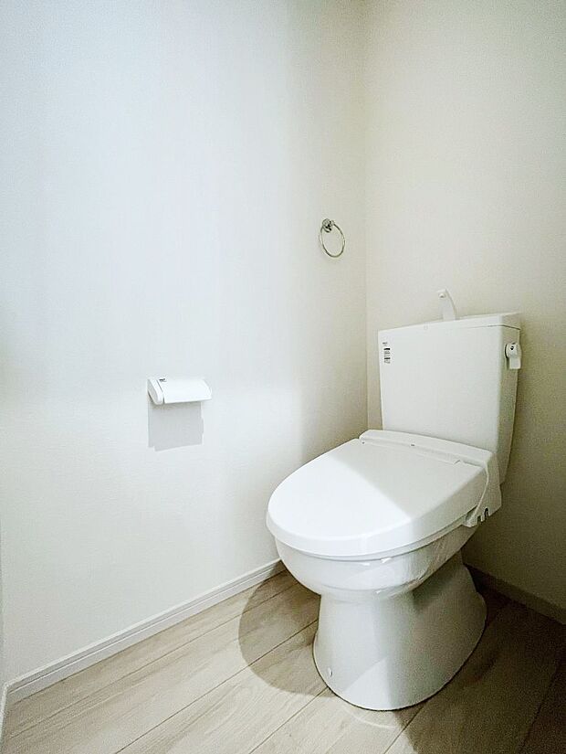 【トイレ】ウォシュレット付きトイレが1階と2階それぞれに配置されていてとても便利です。