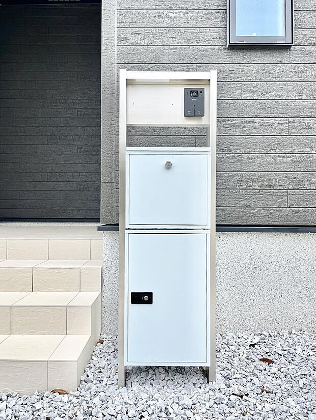 【その他現地】表札・インターホン・ポストをひとつに集約