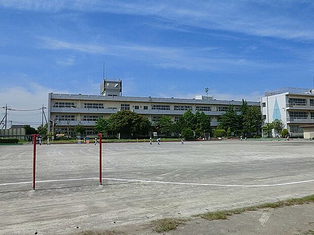 八潮市立八條小学校(約1,800m)