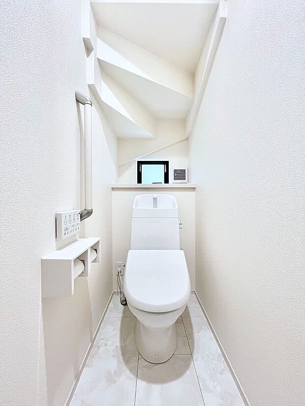 【トイレ】トイレは温水洗浄機能付き