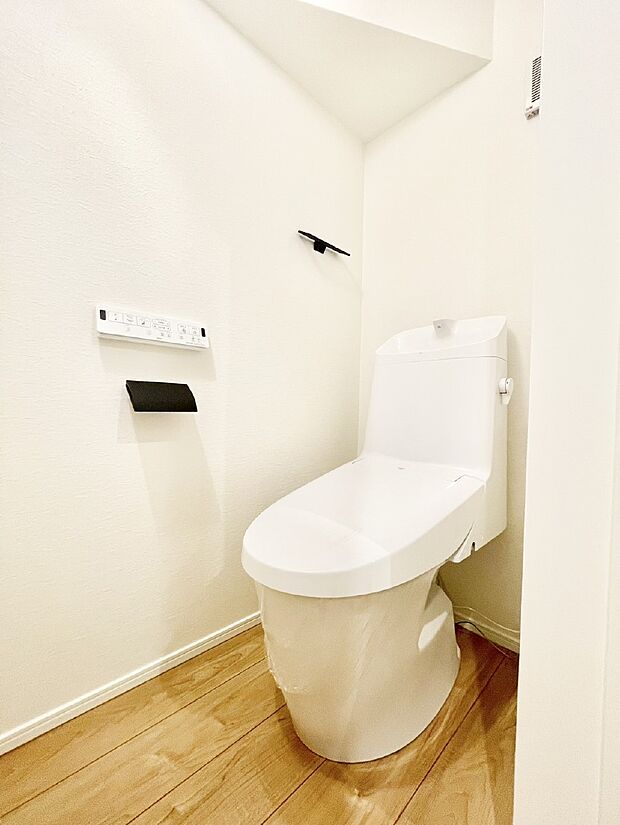【トイレ】トイレは温水洗浄機能付き