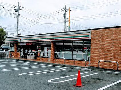 セブン-イレブン 北流山店 550m(7分)