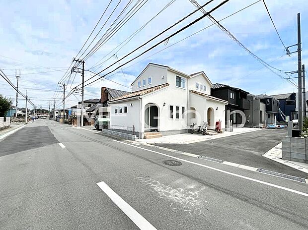 【前面道路含む現地写真】堂々完成!! ここから始まる新生活を応援いたします!