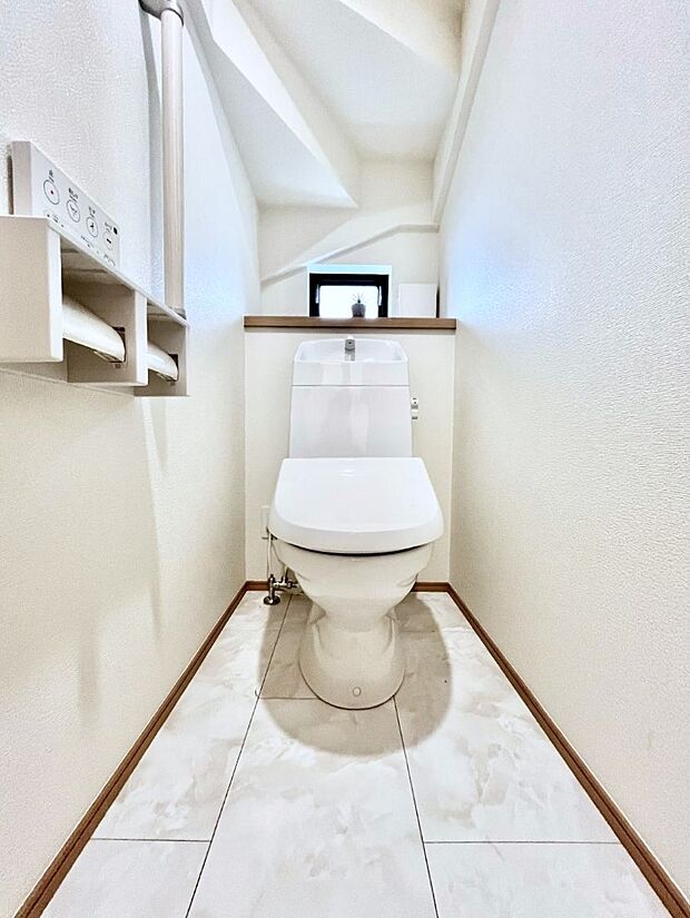【トイレ】トイレは温水洗浄機能付き