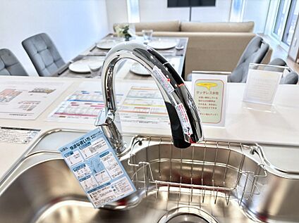 タッチレス水栓
