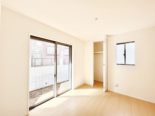 【洋室】リビング隣接の洋室は個室としても利用できます