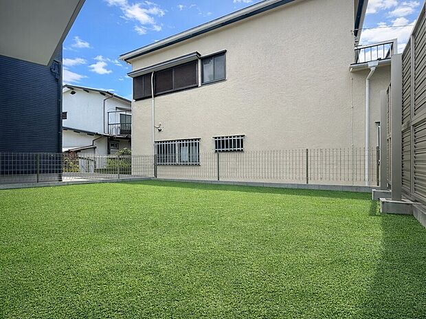 【3号棟庭】芝を引けばドッグランスペースにもなる大きなお庭です♪
※本画像はCGで作成しており、実際の現地に芝は施工されておりません。
参考程度にお考え下さい。