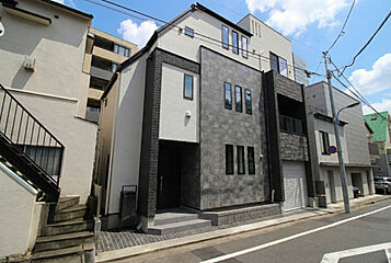 耐震等級２・快適設備と電動防火シャッターガレージで家族も愛車も守れる家 外観