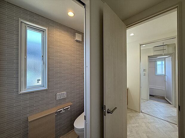 【洗面所】水廻りの動線は1直線に配置し、さらには洗面脱衣室も分けている流行りの動線です!