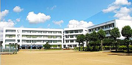 牛久市立下根中学校 約2,600m(徒歩約33分)