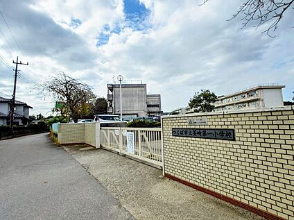 つくば市立茎崎第一小学校 約2000ｍ(徒歩約25分)
