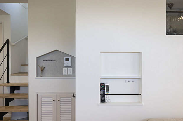 【■ニッチ】置場に困るリモコンをニッチに集結!