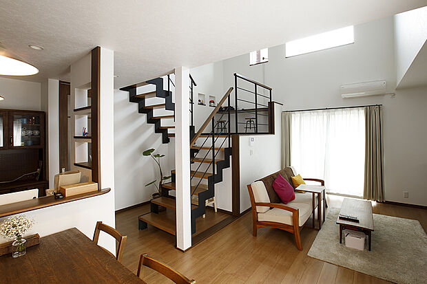 【■スキップフロア】スキップフロアがあるお家♪ちょっとした書斎や子供の遊びスペースにしたりと、活用法は無限大◎