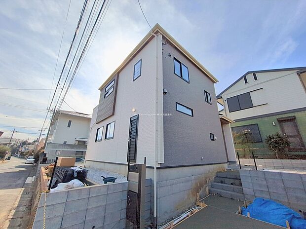 『１号棟』
住宅性能評価で耐震等級３（最高等級）を取得！お客様を守る大切な住宅だからこそ、第三者の検査を受けて安心して住んでいただける住宅をご案内させて頂きます。