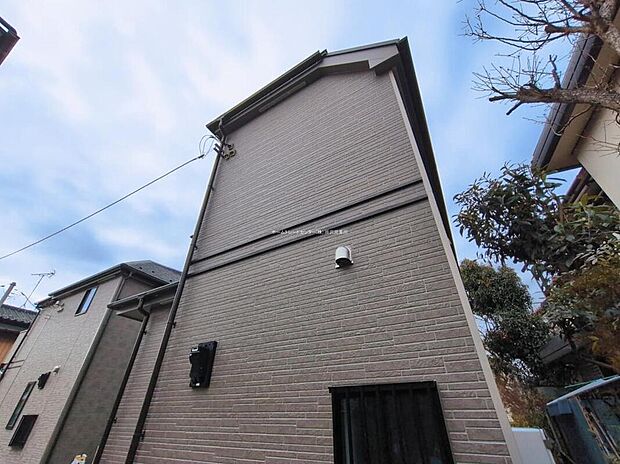 『A号棟』
住宅性能評価で耐震等級３（最高等級）を取得！お客様を守る大切な住宅だからこそ、第三者の検査を受けて安心して住んでいただける住宅をご案内させて頂きます。