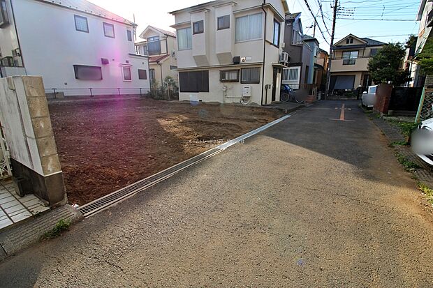 『A号棟』
ひとたび扉を開けばそこに待っているのは上質な空間とマイホームでの新生活をイメージさせる優雅なひととき。「この家なら…」ではなく「ここに住みたい♪」と思う感動をお届けいたします。