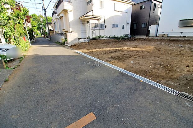 『A号棟』
住宅性能評価で耐震等級３（最高等級）を取得！お客様を守る大切な住宅だからこそ、第三者の検査を受けて安心して住んでいただける住宅をご案内させて頂きます。