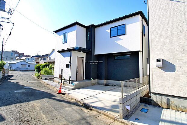 『１号棟』
ひとたび扉を開けばそこに待っているのは上質な空間とマイホームでの新生活をイメージさせる優雅なひととき。「この家なら…」ではなく「ここに住みたい♪」と思う感動をお届けいたします。