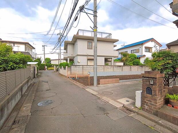 『１号棟』
ひとたび扉を開けばそこに待っているのは上質な空間とマイホームでの新生活をイメージさせる優雅なひととき。「この家なら…」ではなく「ここに住みたい♪」と思う感動をお届けいたします。