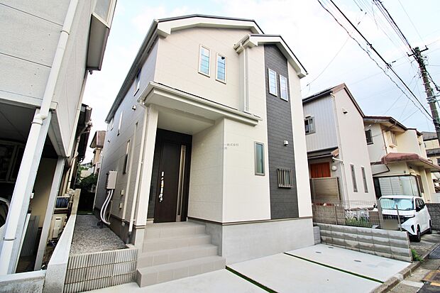 『A号棟』
気になった物件すぐにご見学対応させていただきます♪平日・お仕事帰りなど、いつでもご案内可能です♪周辺環境と併せて、実際に現地をご確認ください♪