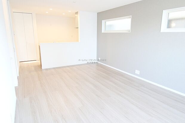 【リビング】仕事、家事、それに育児と忙しく、自分の時間をなかなか取れない毎日。でも、住まいの選び方次第では時間に余裕が生まれ、気持ちもゆったり。趣味だって楽しめるかも♪