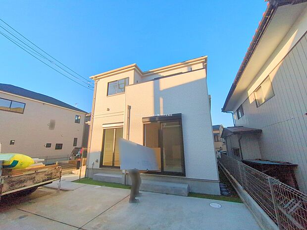 【現地外観写真】『D号棟』
住宅性能評価で耐震等級３（最高等級）を取得！お客様を守る大切な住宅だからこそ、第三者の検査を受けて安心して住んでいただける住宅をご案内させて頂きます。